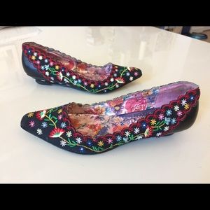 7.5 black wedges floral Irregular Choice